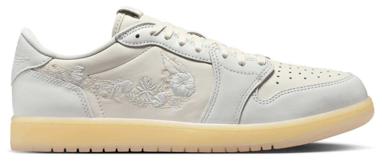 Jordan Air Jordan 1 Retro Low OG V2 Image 1 de 8. Appuyez pour ouvrir la galerie de photos.