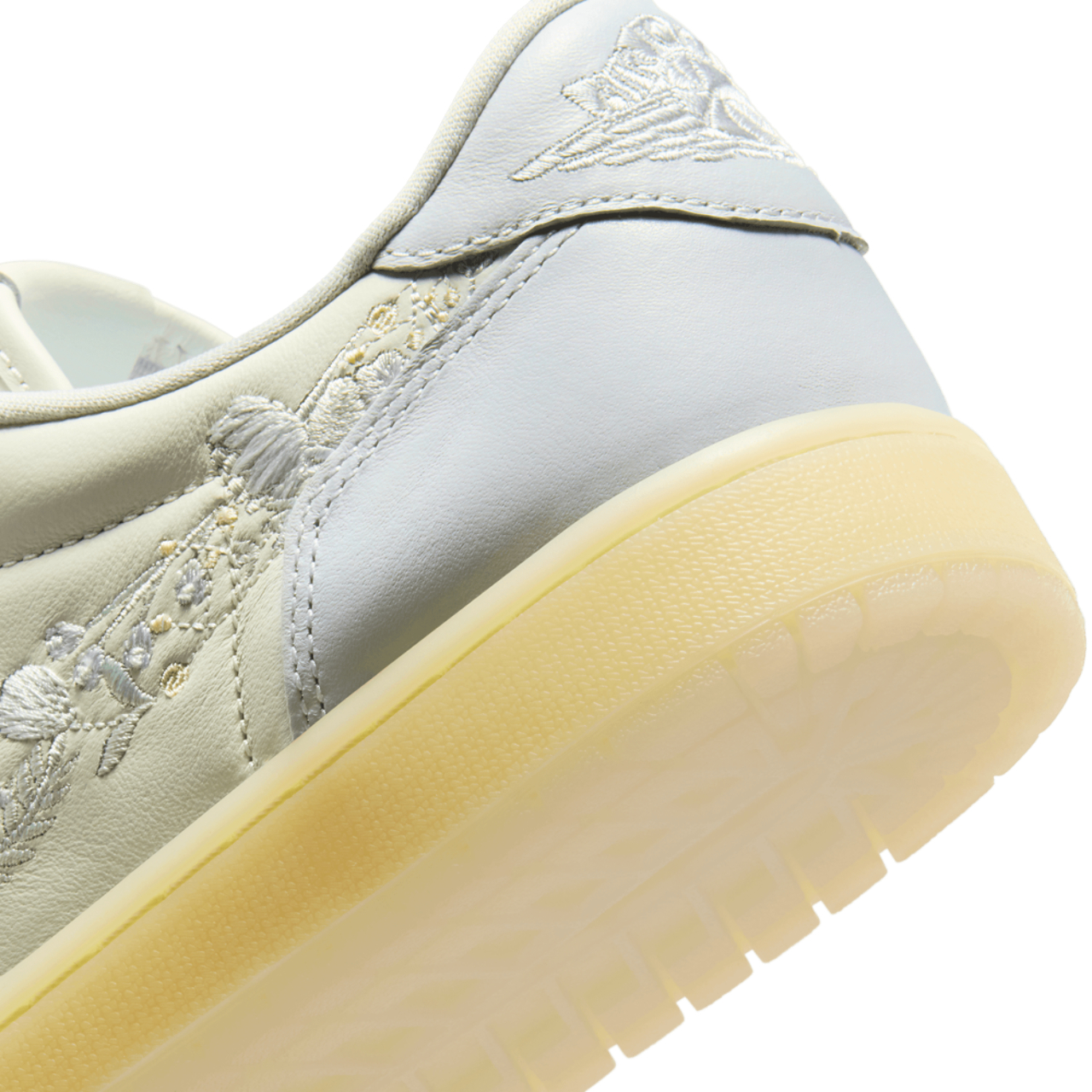 Jordan Air Jordan 1 Retro Low OG V2 Image 8 de 8. Appuyez pour ouvrir la galerie de photos.