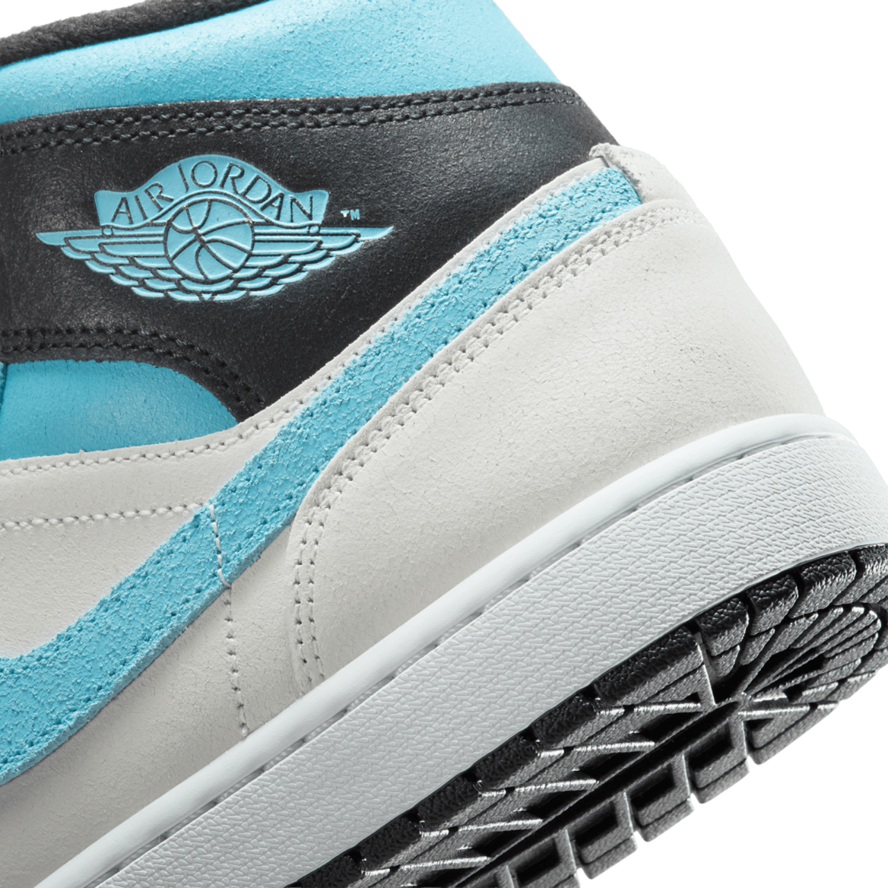 Jordan Air Jordan 1 Mid Se  Image 8 of 8. Tap to open photo gallery.