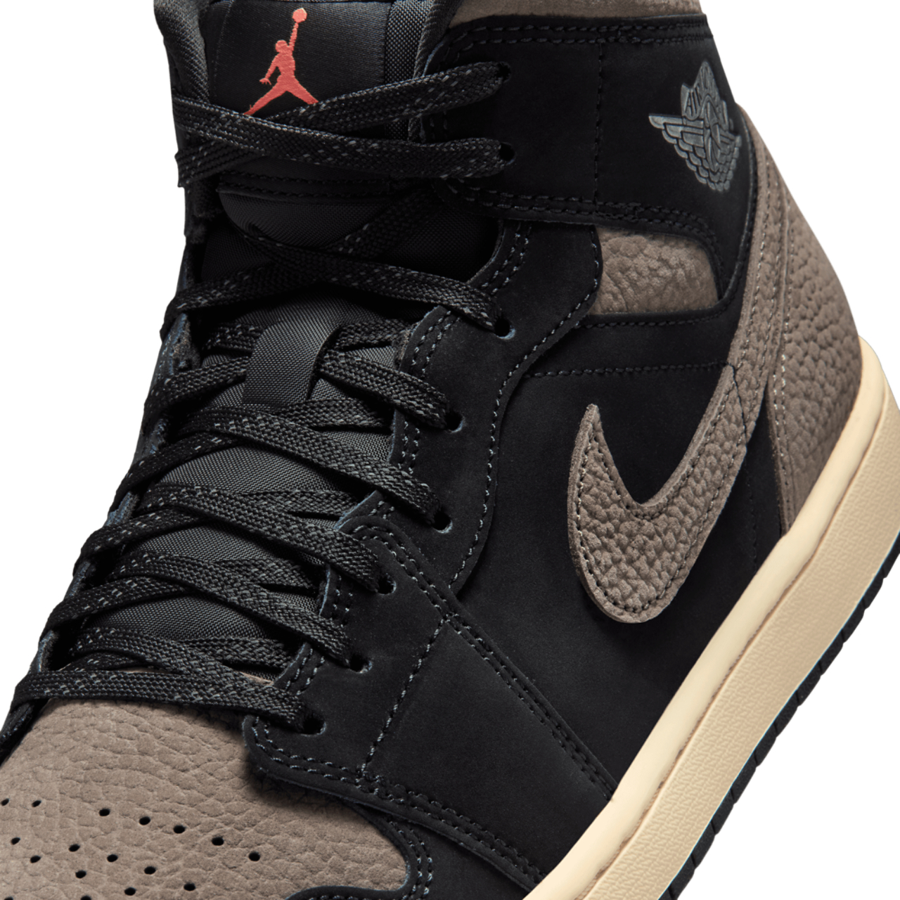Jordan Air Jordan 1 Mid SE  Image 7 of 8. Tap to open photo gallery.