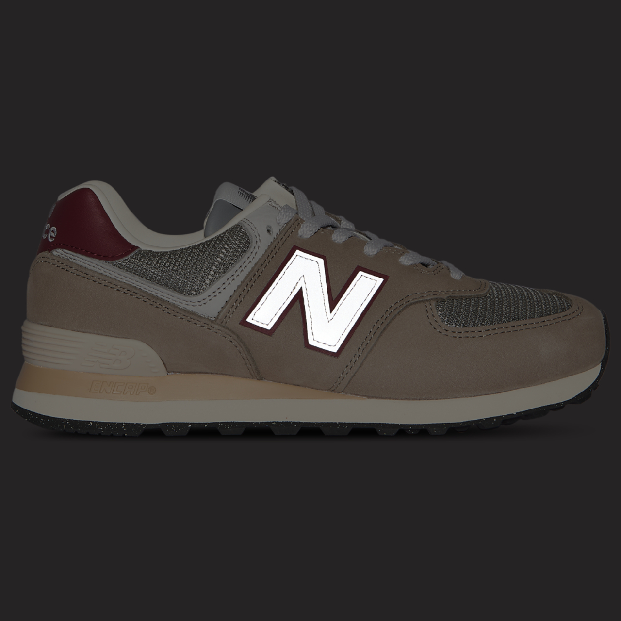 New Balance 574 Image 6 de 6. Appuyez pour ouvrir la galerie de photos.