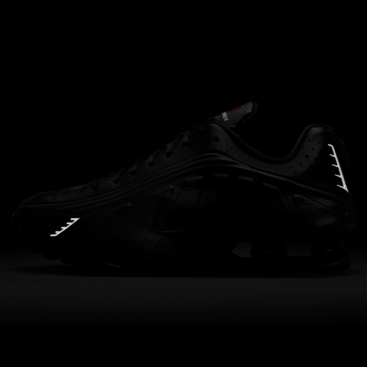 Nike Shox R4 Image 7 de 7. Appuyez pour ouvrir la galerie de photos.