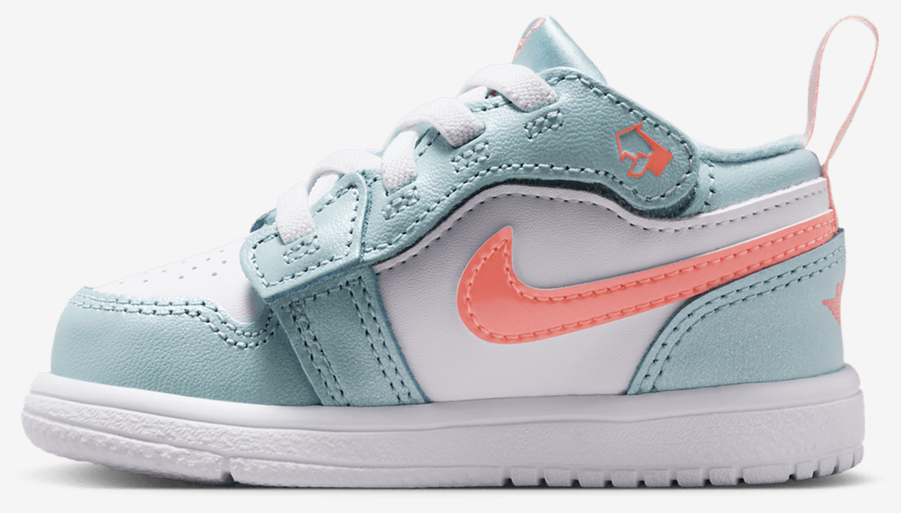 Jordan 1 Low Alt SE Fem Image 2 of 8. Tap to open photo gallery.