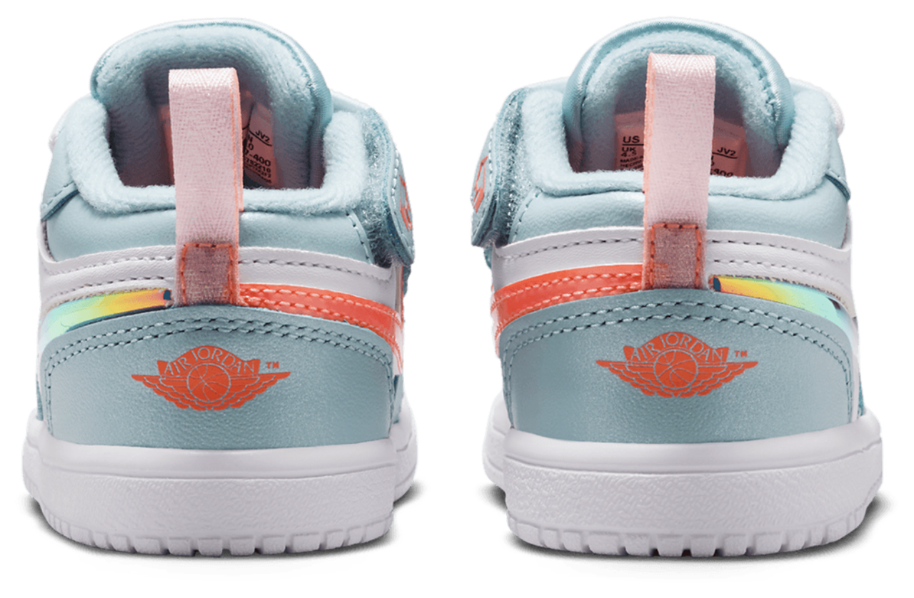 Jordan 1 Low Alt SE Fem Image 3 of 8. Tap to open photo gallery.