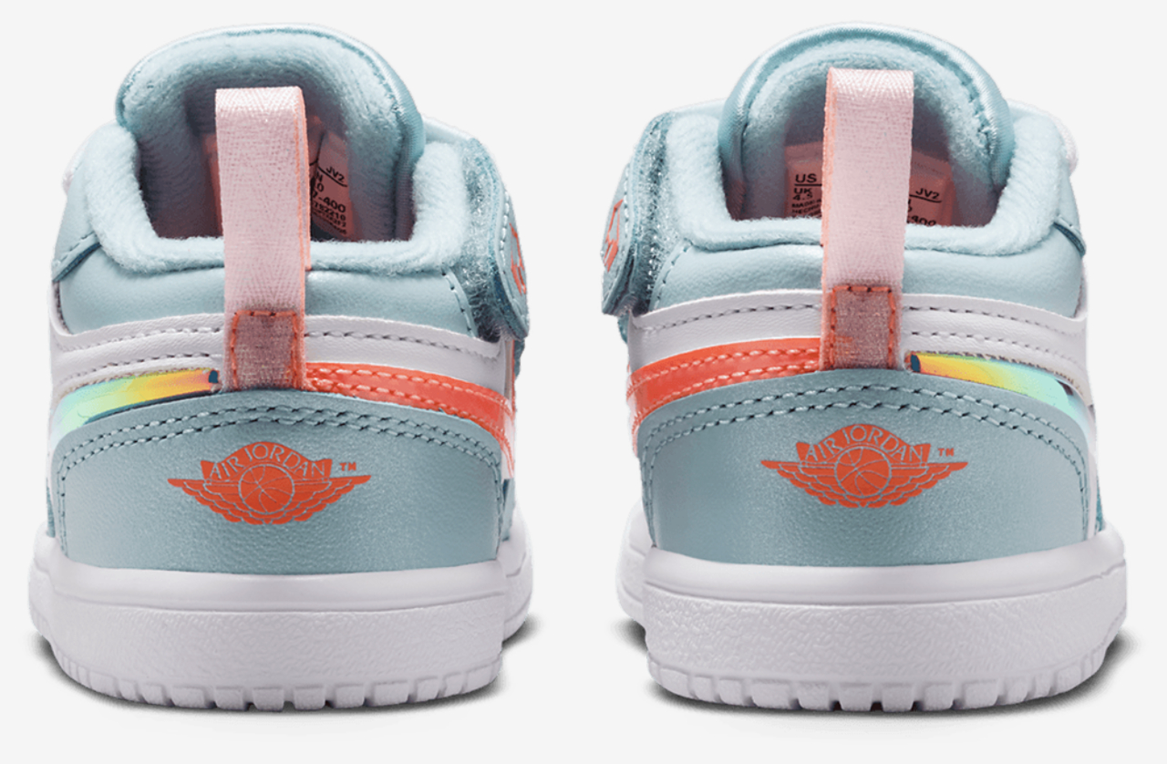 Jordan 1 Low Alt SE Fem Image 3 of 8. Tap to open photo gallery.