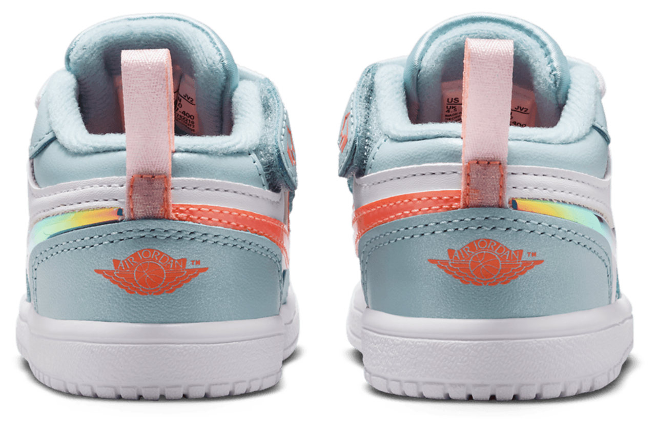 Jordan 1 Low Alt SE Fem Image 3 of 8. Tap to open photo gallery.