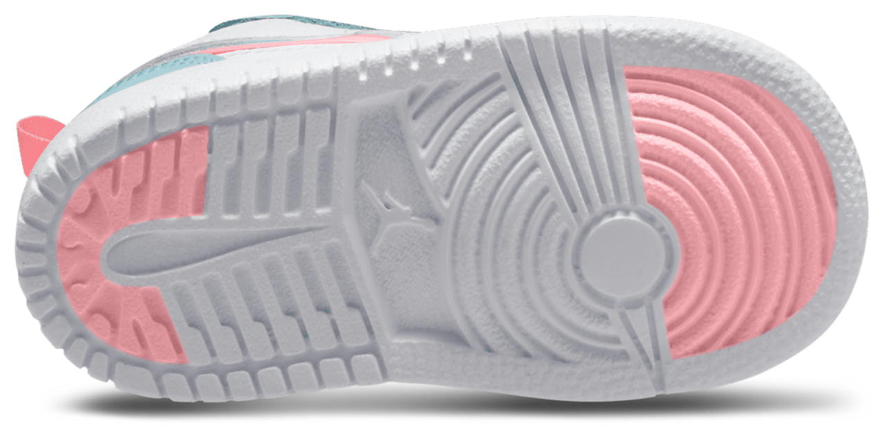 Jordan 1 Low Alt SE Fem Image 5 of 8. Tap to open photo gallery.