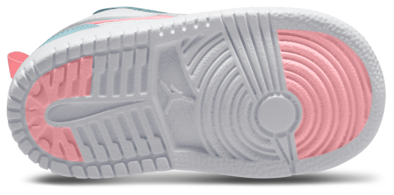 Jordan 1 Low Alt SE Fem Image 5 of 8. Tap to open photo gallery.