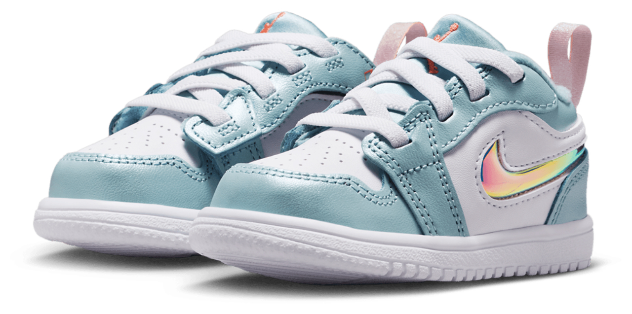 Jordan 1 Low Alt SE Fem Image 6 of 8. Tap to open photo gallery.