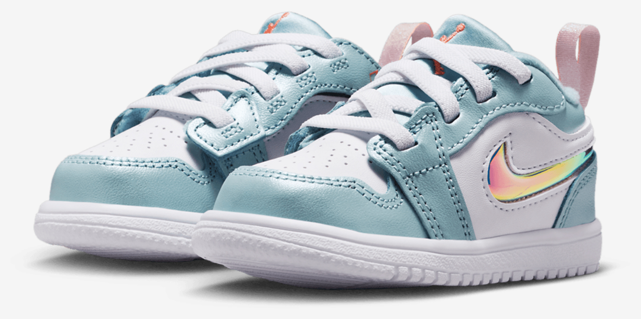 Jordan 1 Low Alt SE Fem Image 6 of 8. Tap to open photo gallery.