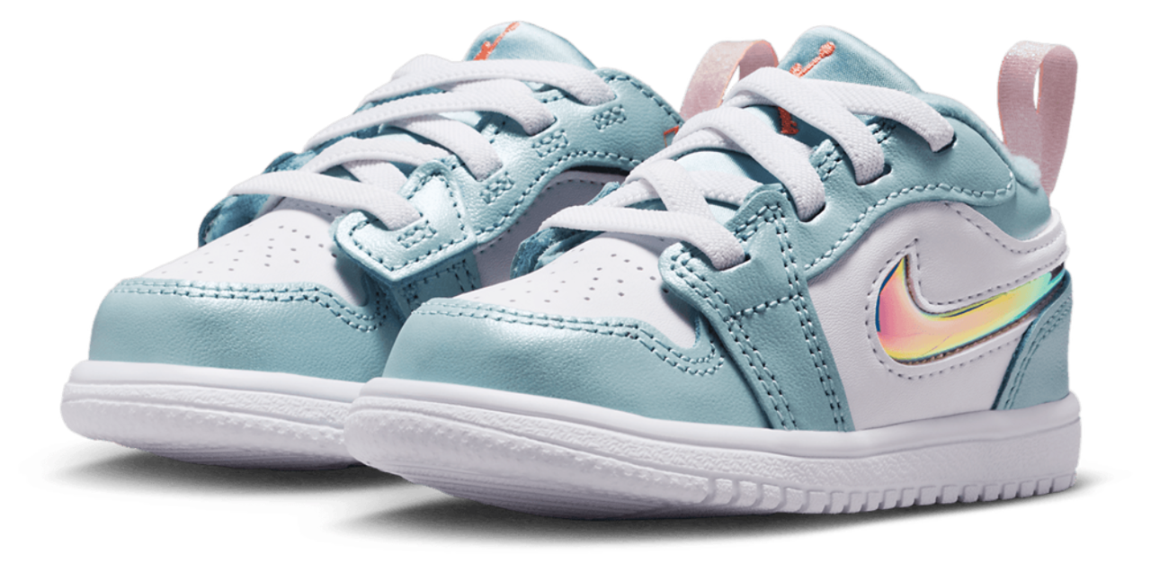 Jordan 1 Low Alt SE Fem Image 6 of 8. Tap to open photo gallery.