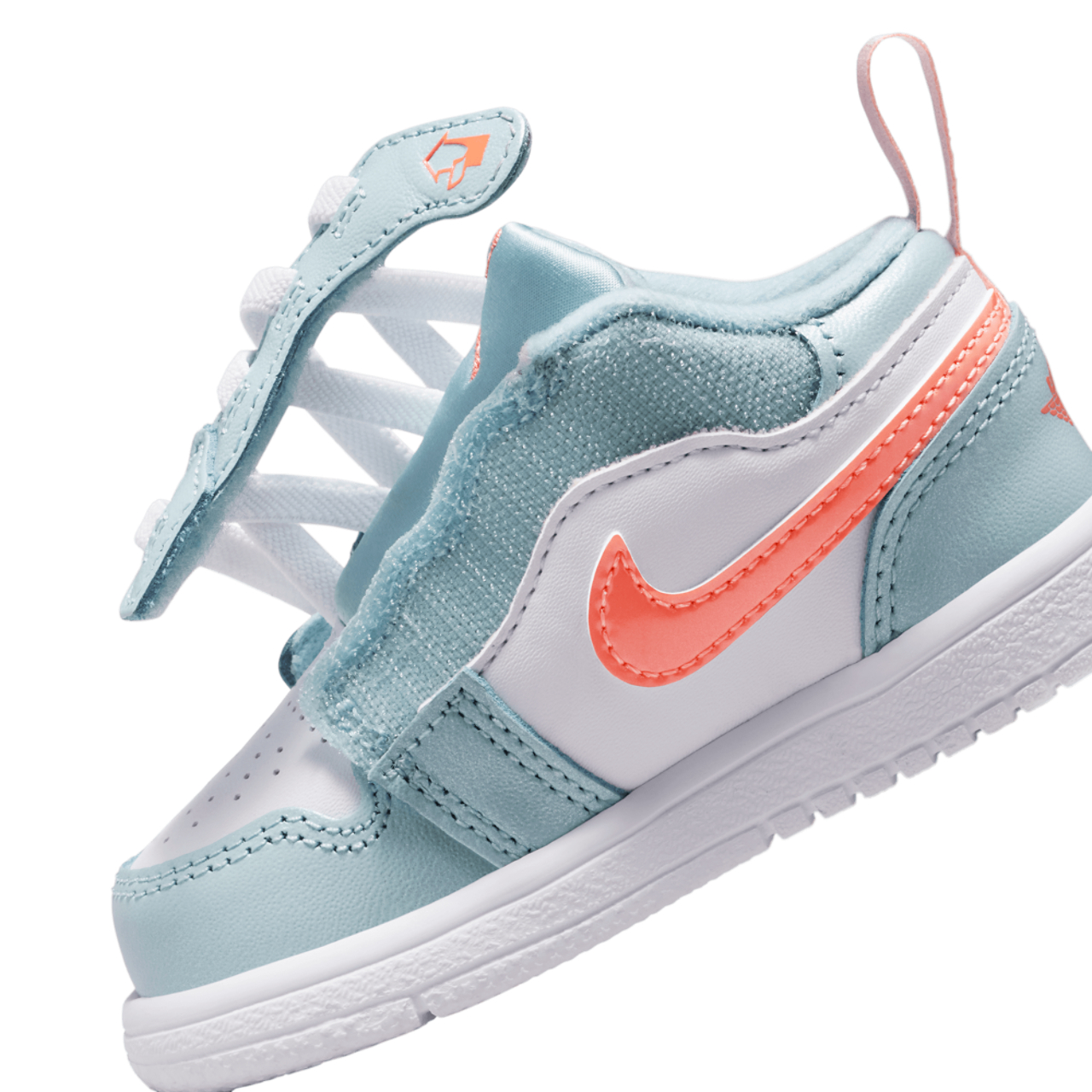 Jordan 1 Low Alt SE Fem Image 8 of 8. Tap to open photo gallery.