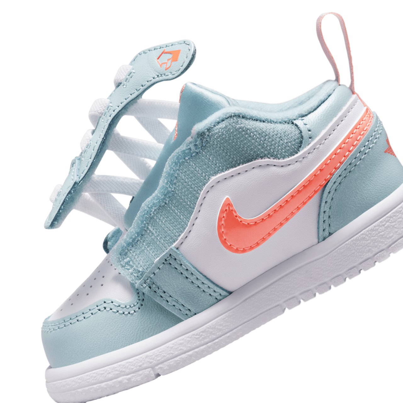 Jordan 1 Low Alt SE Fem Image 8 of 8. Tap to open photo gallery.