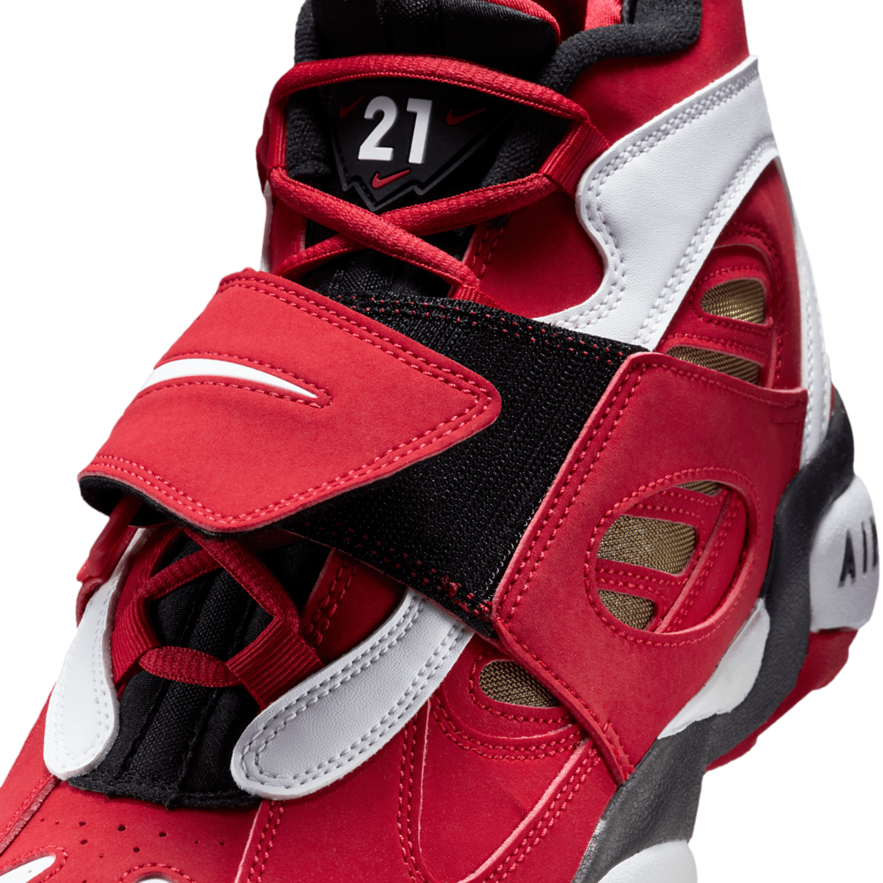 Nike Air Diamond Turf II  Image 7 of 9. Tap to open photo gallery.