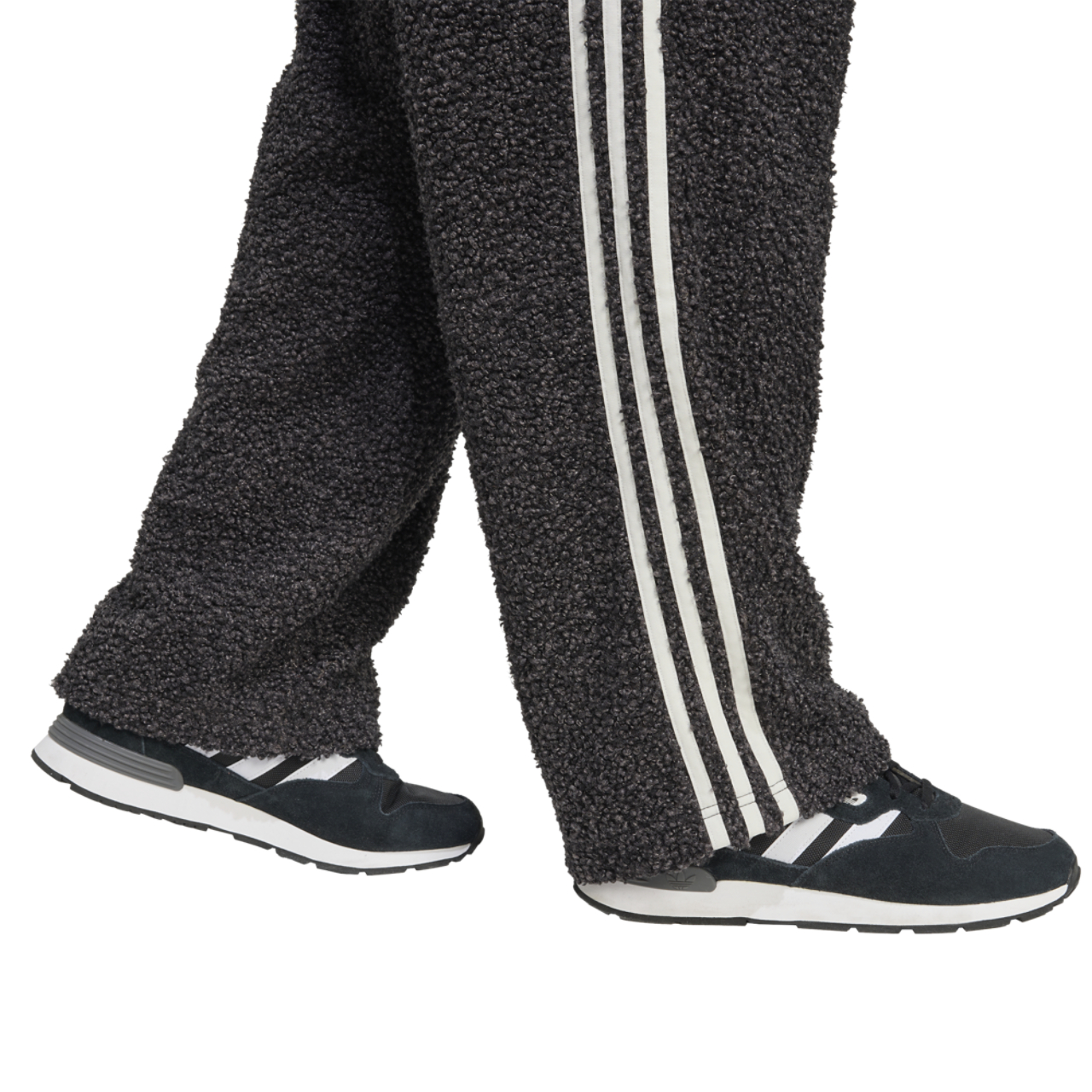 adidas Pantalon d’athlétisme Firebird Boucle Image 4 de 4. Appuyez pour ouvrir la galerie de photos.