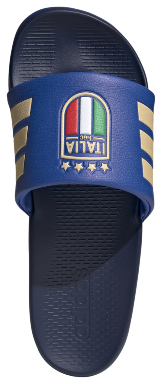 adidas Italie adilette Comfort Coupe du monde 2026 Image 3 de 4. Appuyez pour ouvrir la galerie de photos.