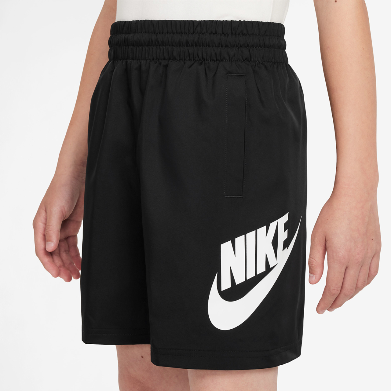Nike Short tissé HBR Club NSW de 15 cm (6 po) Image 3 de 4. Appuyez pour ouvrir la galerie de photos.