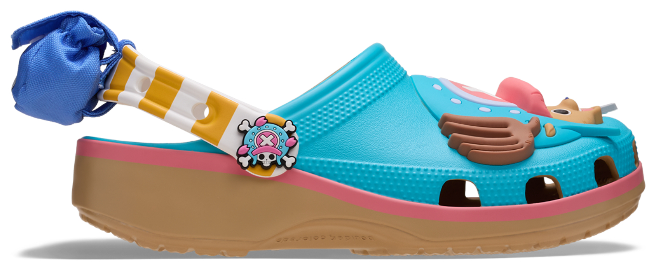 Crocs ONE PIECE Chopper Classic Clogs Image 2 de 7. Appuyez pour ouvrir la galerie de photos.