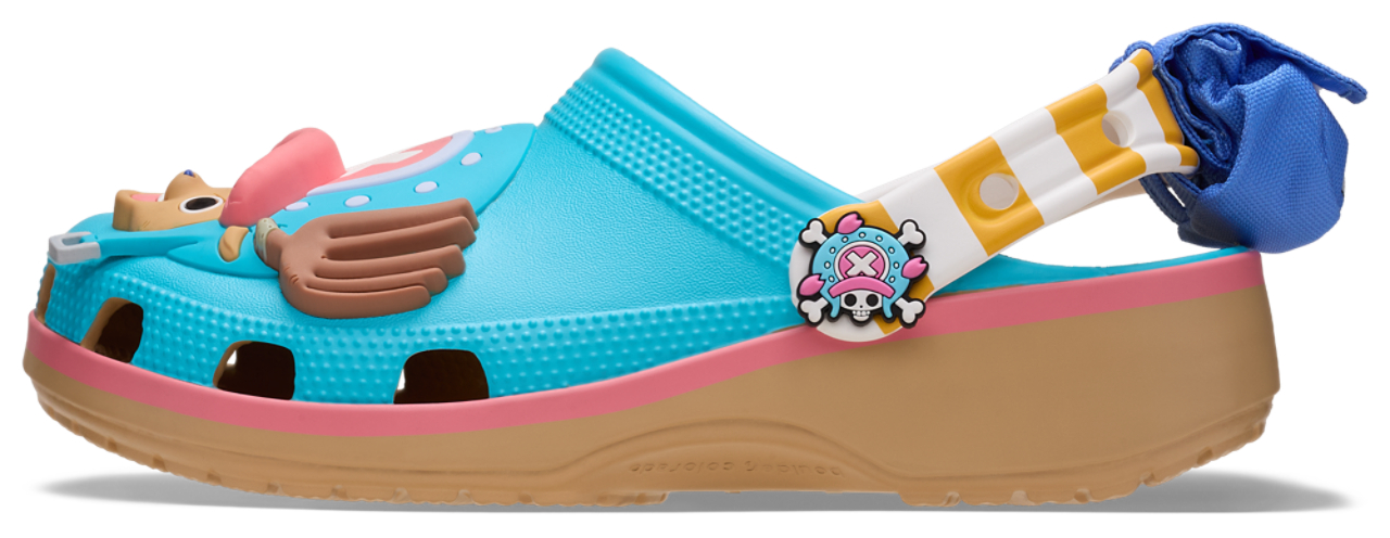 Crocs ONE PIECE Chopper Classic Clogs Image 3 de 7. Appuyez pour ouvrir la galerie de photos.