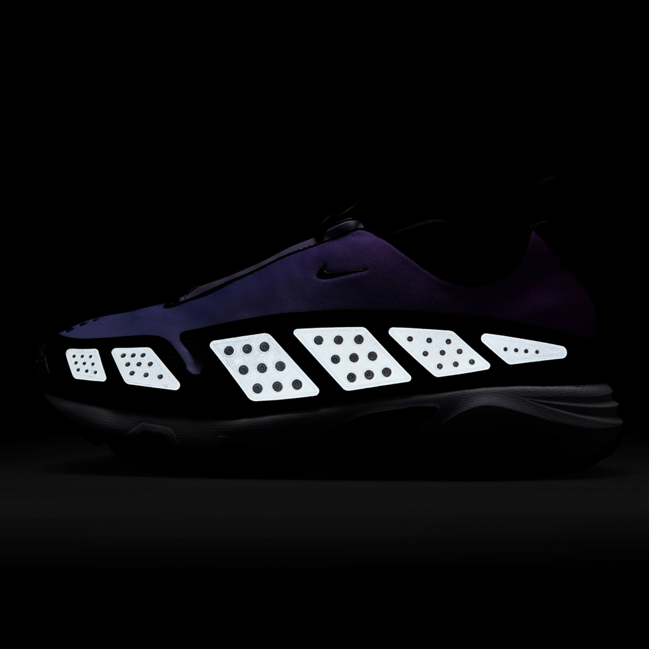 Nike Air Max Sunder Fade  Image 7 of 8. Tap to open photo gallery.