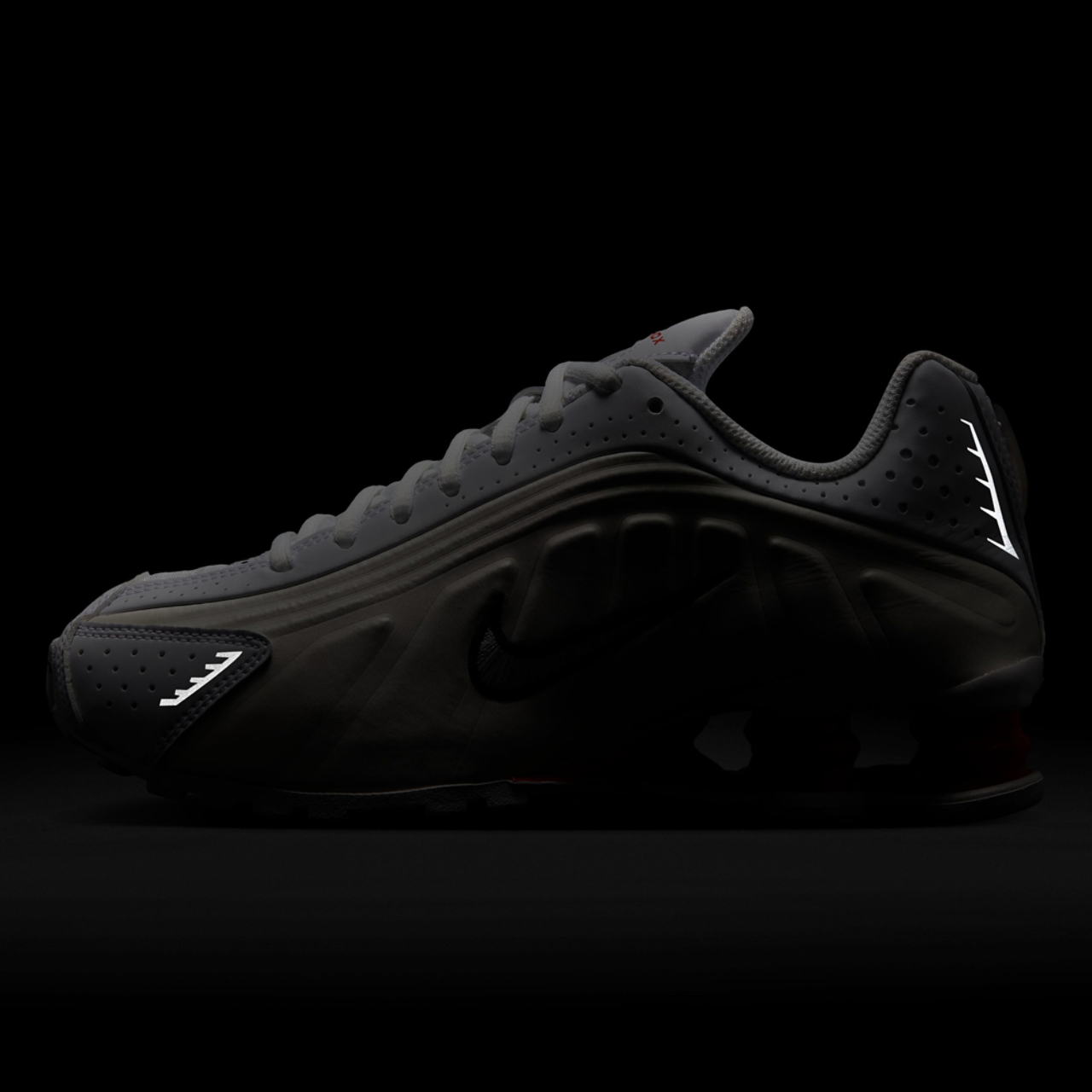 Nike Shox R4 Image 7 de 8. Appuyez pour ouvrir la galerie de photos.