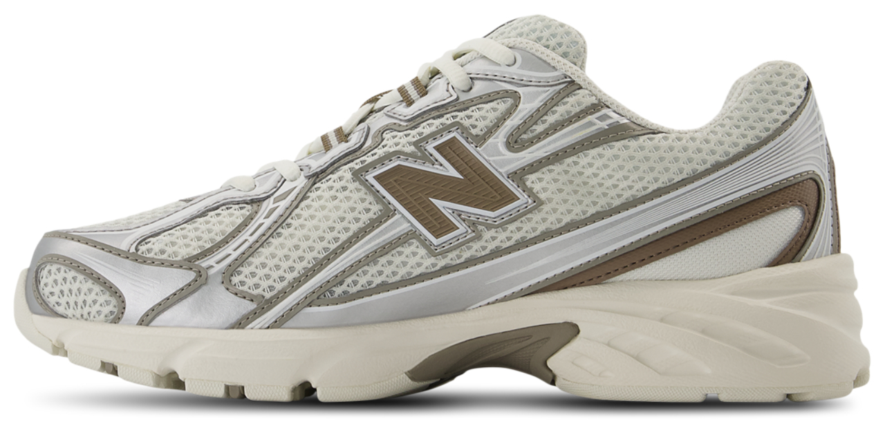 New Balance 740 Image 2 de 4. Appuyez pour ouvrir la galerie de photos.