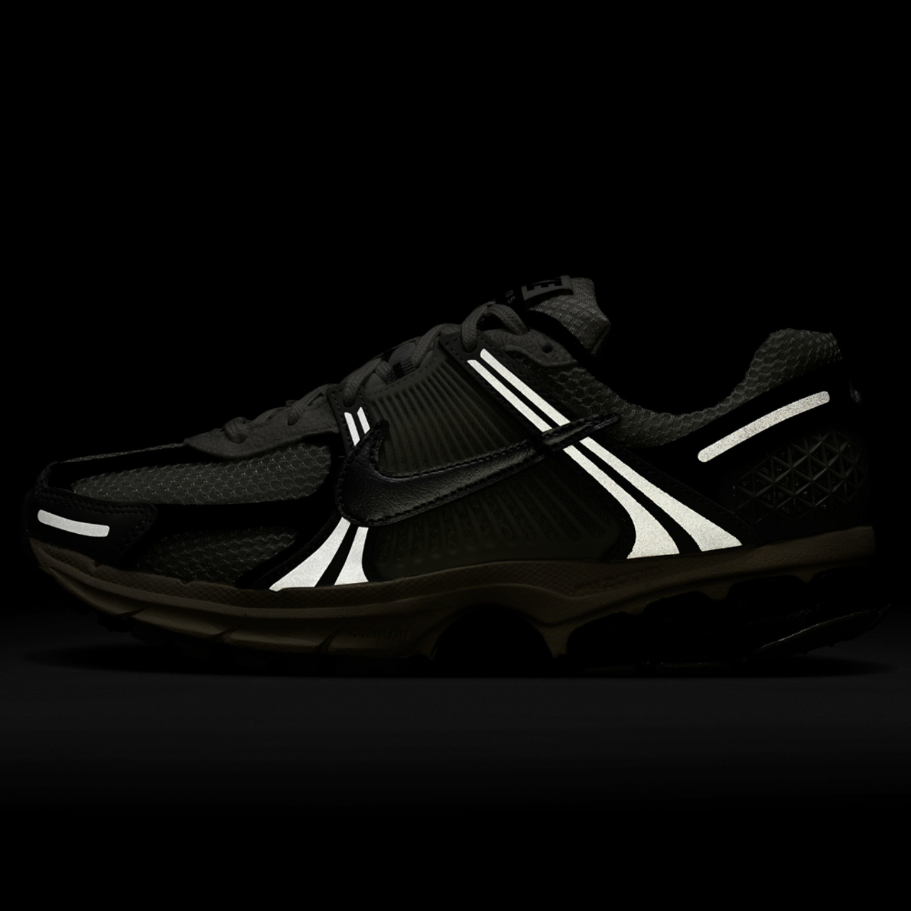 Nike Zoom Vomero 5 NA53 Image 6 de 6. Appuyez pour ouvrir la galerie de photos.