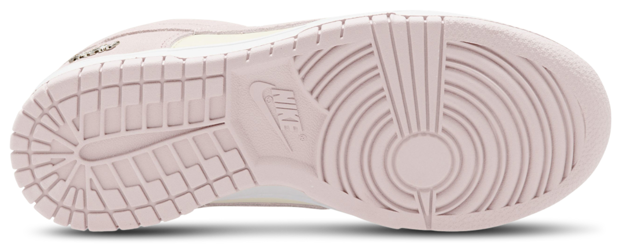 Nike Dunk Low SE  Image 4 of 4. Tap to open photo gallery.