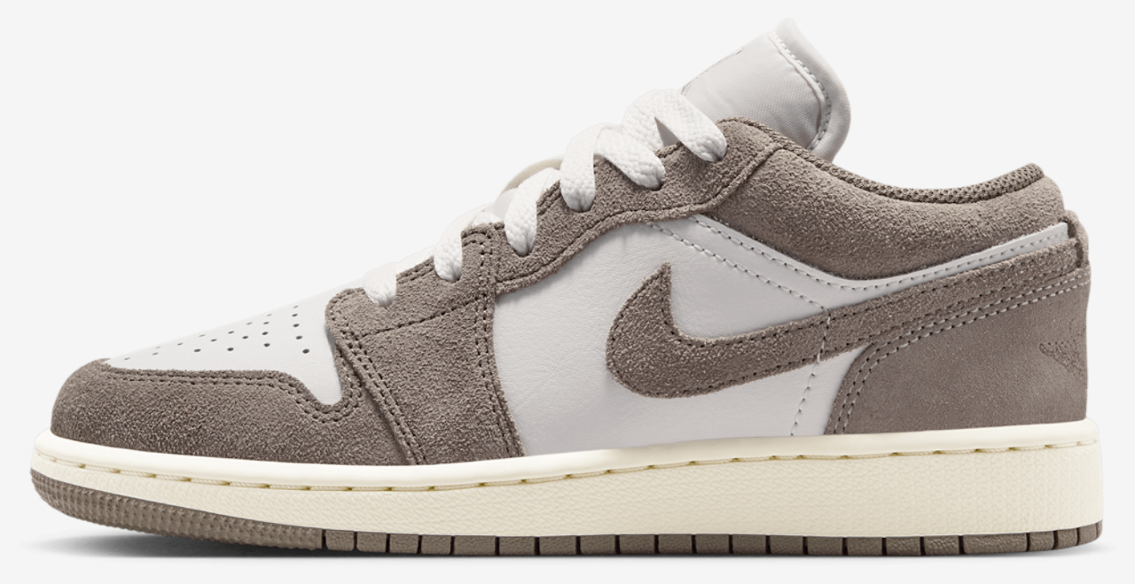 Jordan AJ 1 Low Image 2 of 5. Tap to open photo gallery.