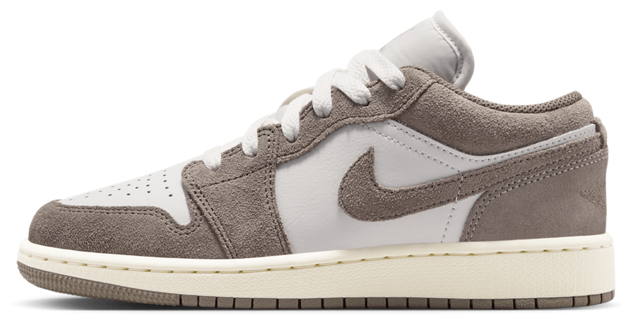 Jordan AJ 1 Low Image 2 of 5. Tap to open photo gallery.
