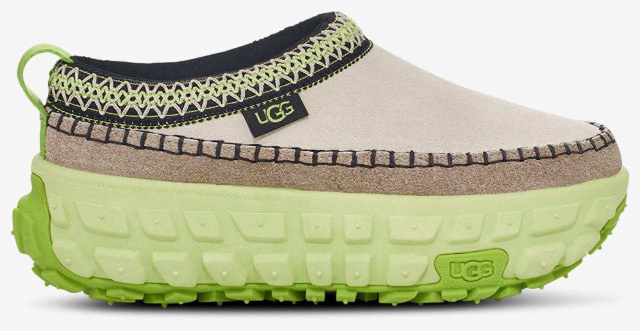 UGG Venture Daze Image 1 of 5. Tap to open photo gallery.