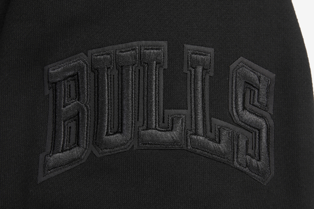 Pro Standard CHICAGO BULLS SWEATSHIRT Image 5 of 7. Tap to open photo gallery.