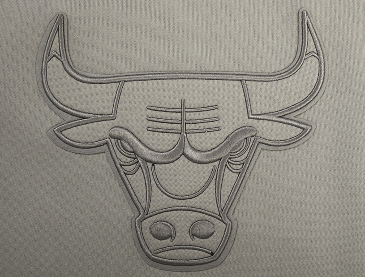 Pro Standard CHICAGO BULLS SWEATSHIRT Image 5 of 7. Tap to open photo gallery.