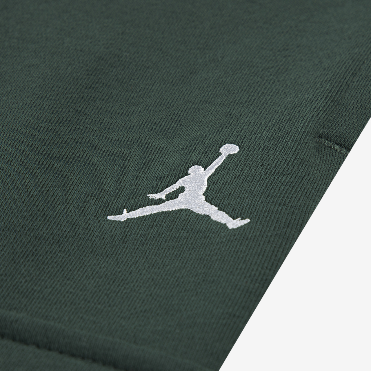 Jordan Brooklyn Fleece Cargo Pants Image 4 of 5. Tap to open photo gallery.