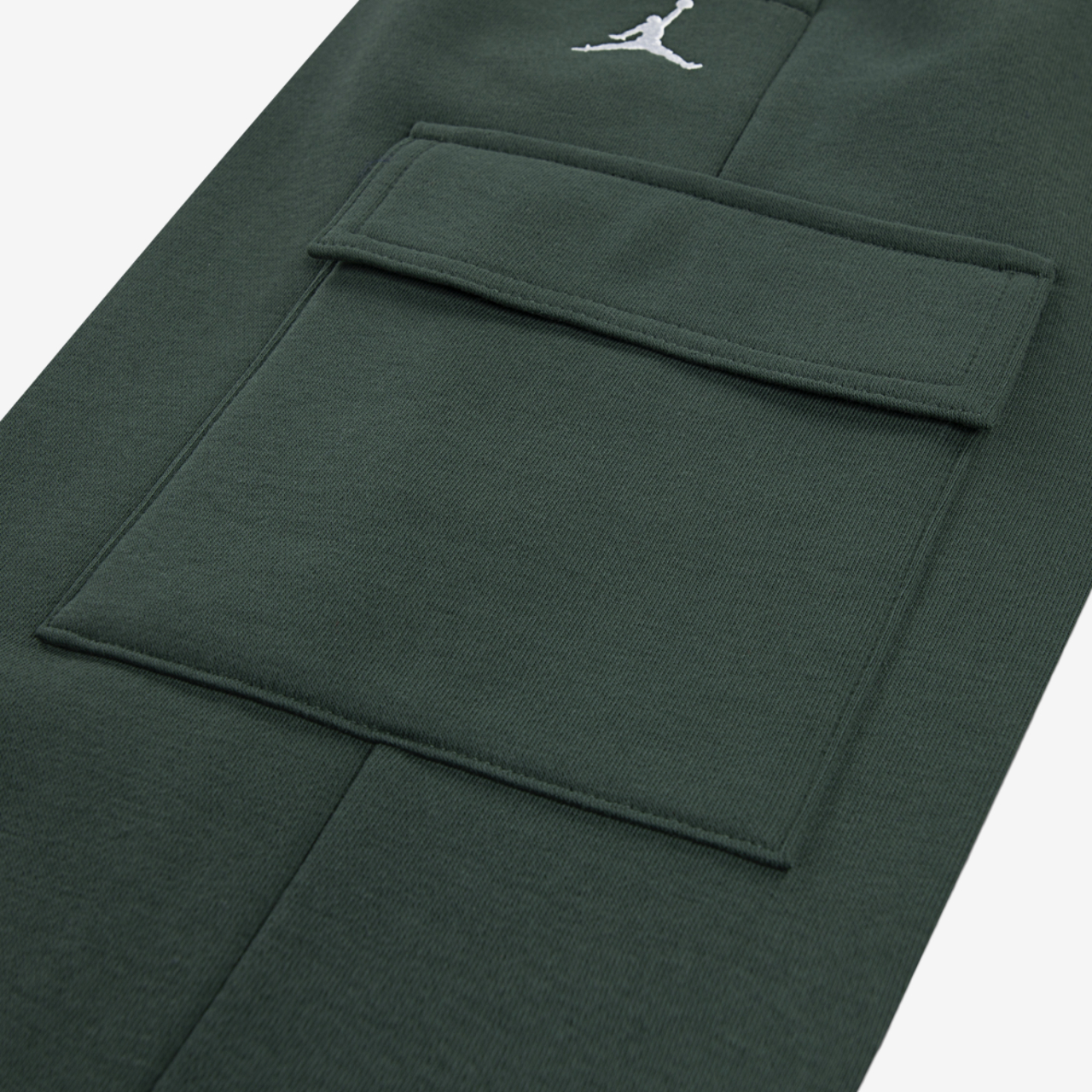 Jordan Brooklyn Fleece Cargo Pants Image 5 of 5. Tap to open photo gallery.