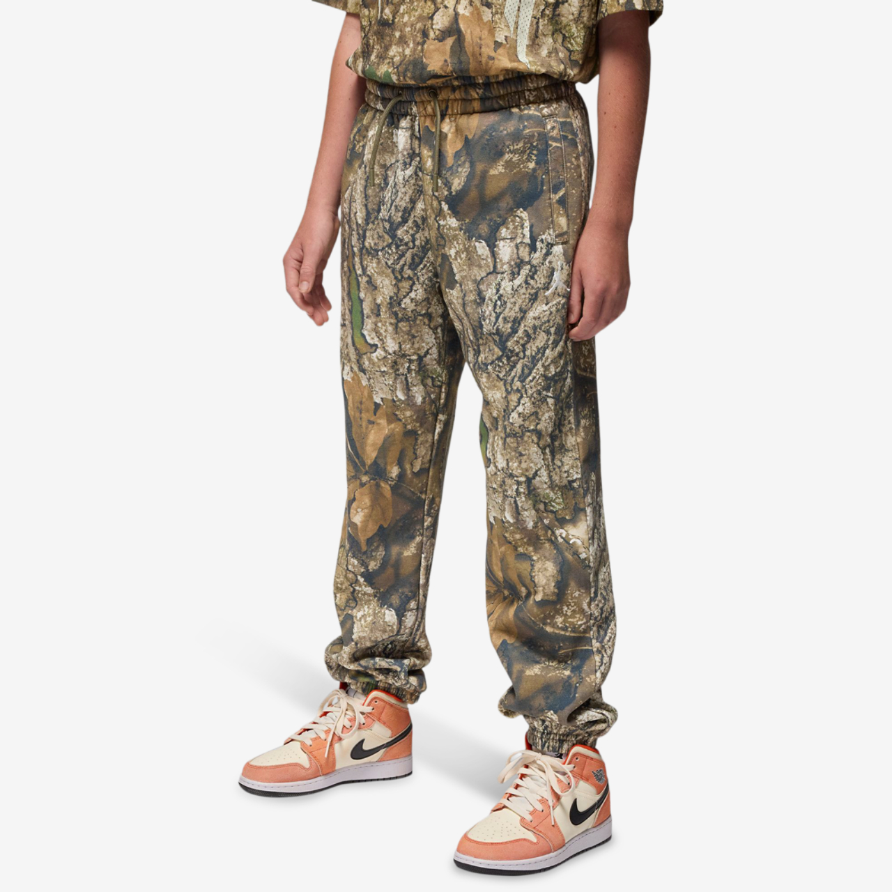 Jordan MVP Realtree Fleece Pants Image 1 of 7. Tap to open photo gallery.
