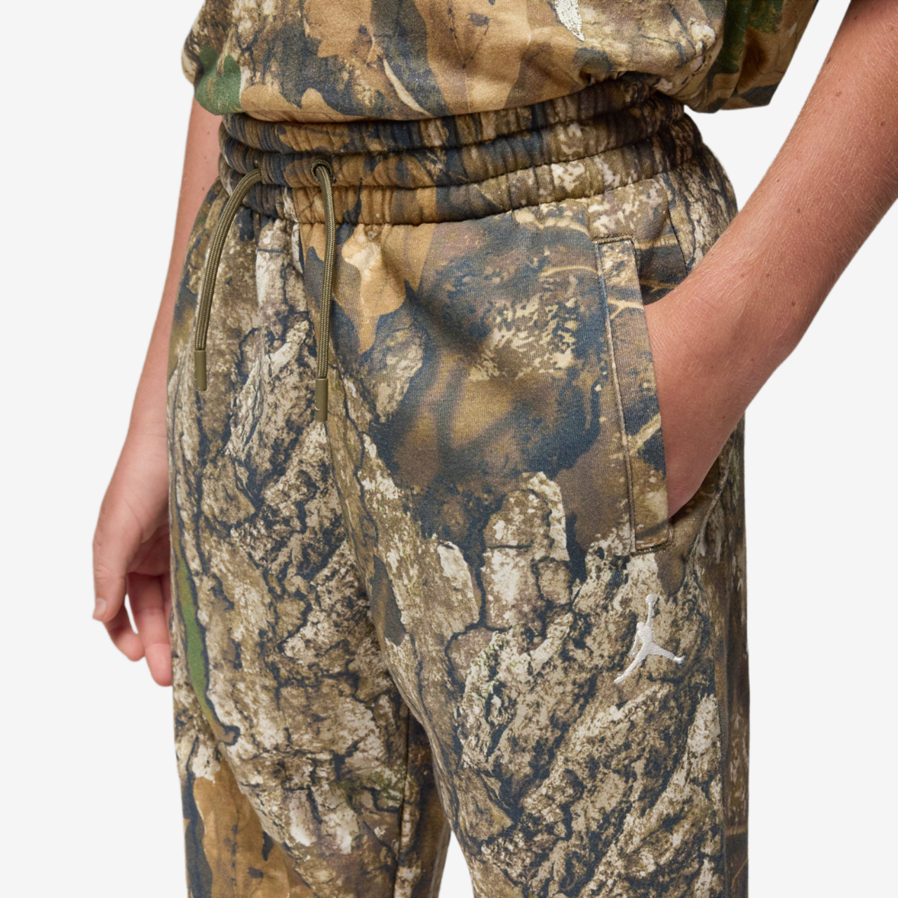 Jordan MVP Realtree Fleece Pants Image 3 of 7. Tap to open photo gallery.