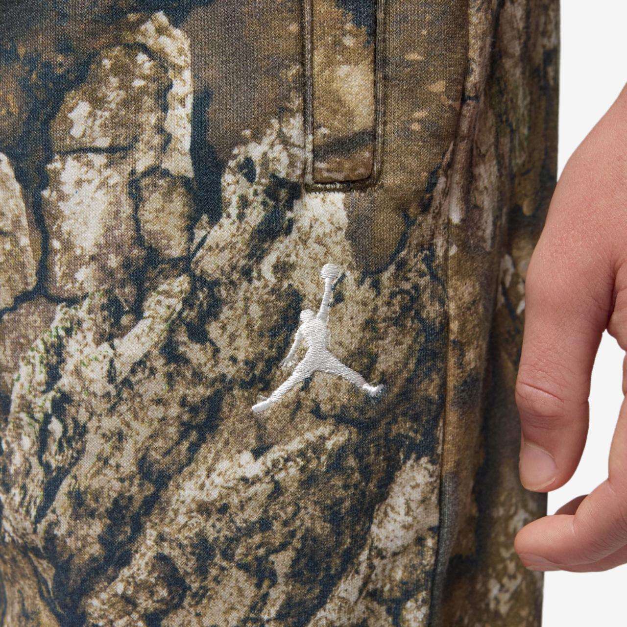 Jordan MVP Realtree Fleece Pants Image 4 of 7. Tap to open photo gallery.