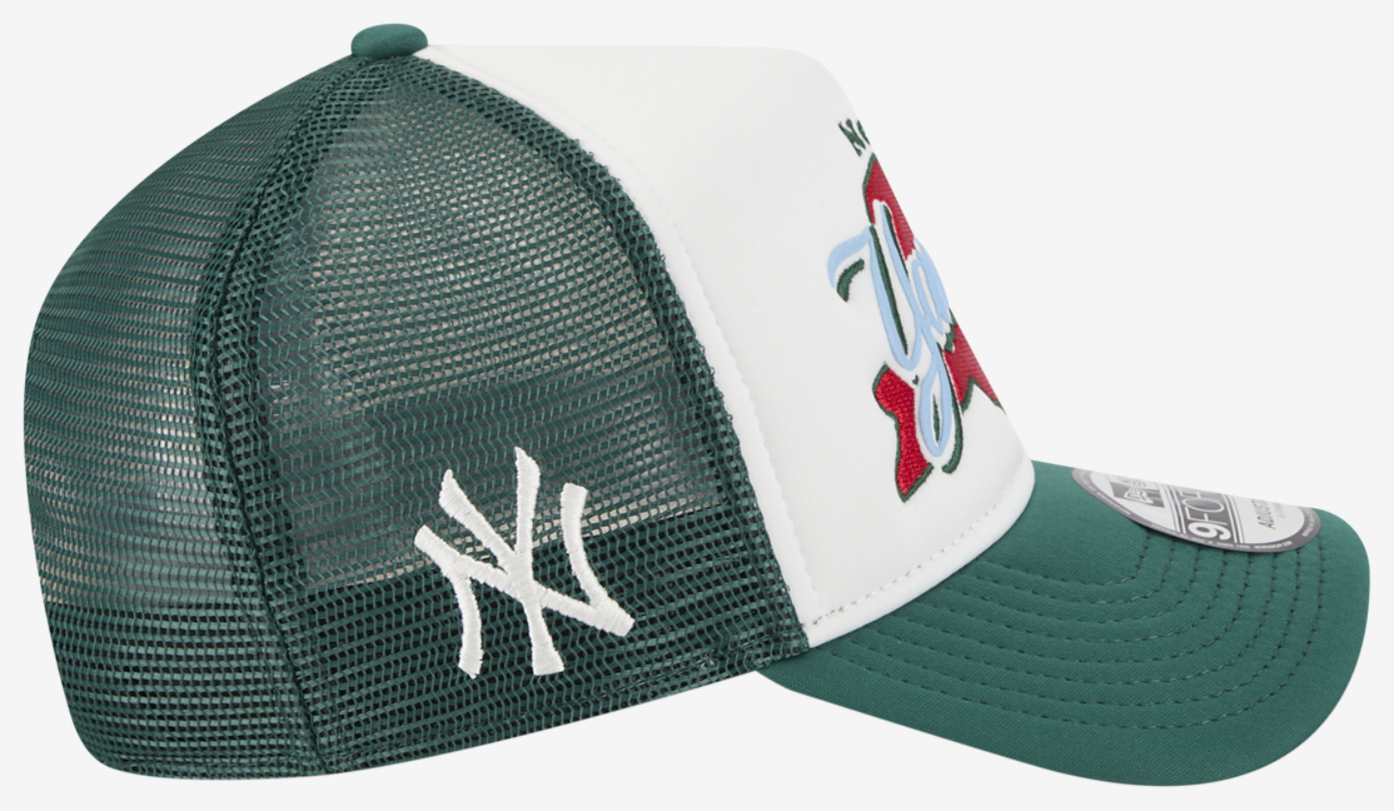 New Era Yankees State Flower Cap Image 4 of 7. Tap to open photo gallery.