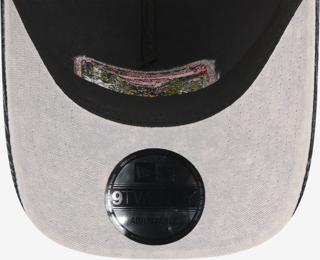 New Era Braves Vintage Landscape Cap Image 7 of 7. Tap to open photo gallery.