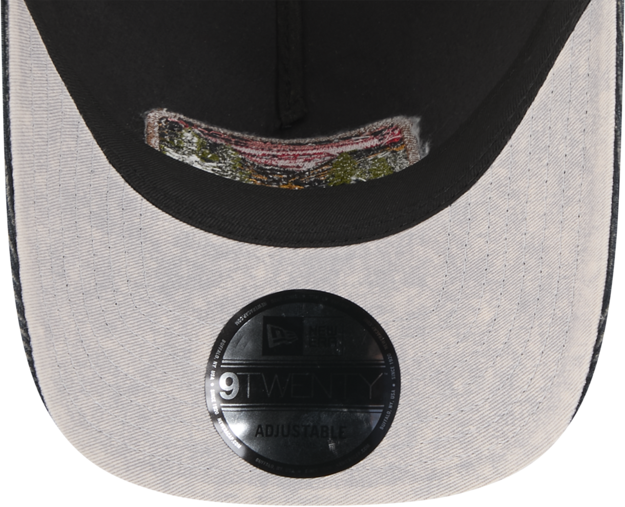 New Era Braves Vintage Landscape Cap Image 7 of 7. Tap to open photo gallery.