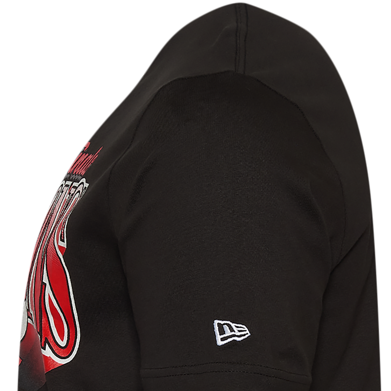 New Era Bulls Ovresize T-Shirt Image 2 of 2. Tap to open photo gallery.