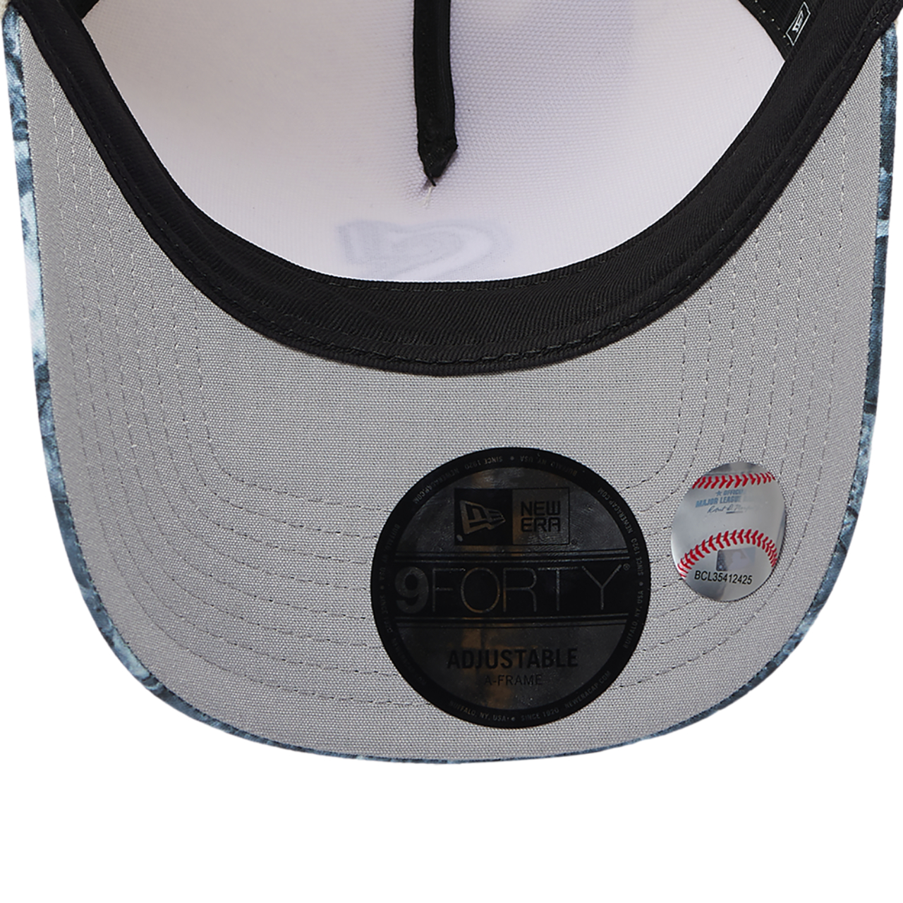 New Era Mariners 9FORTY A-Frame Tonal Realtree Cap Image 5 of 5. Tap to open photo gallery.