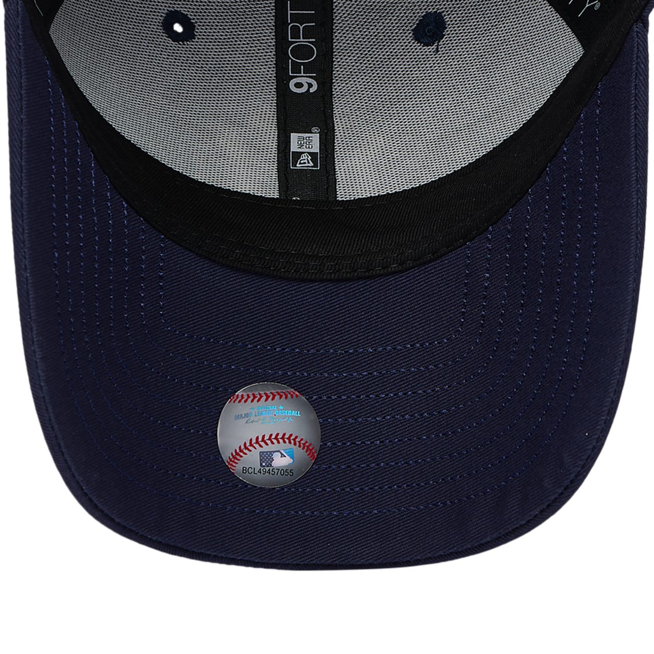 New Era Yankees Visor Script 9FORTY Cap Image 5 of 5. Tap to open photo gallery.