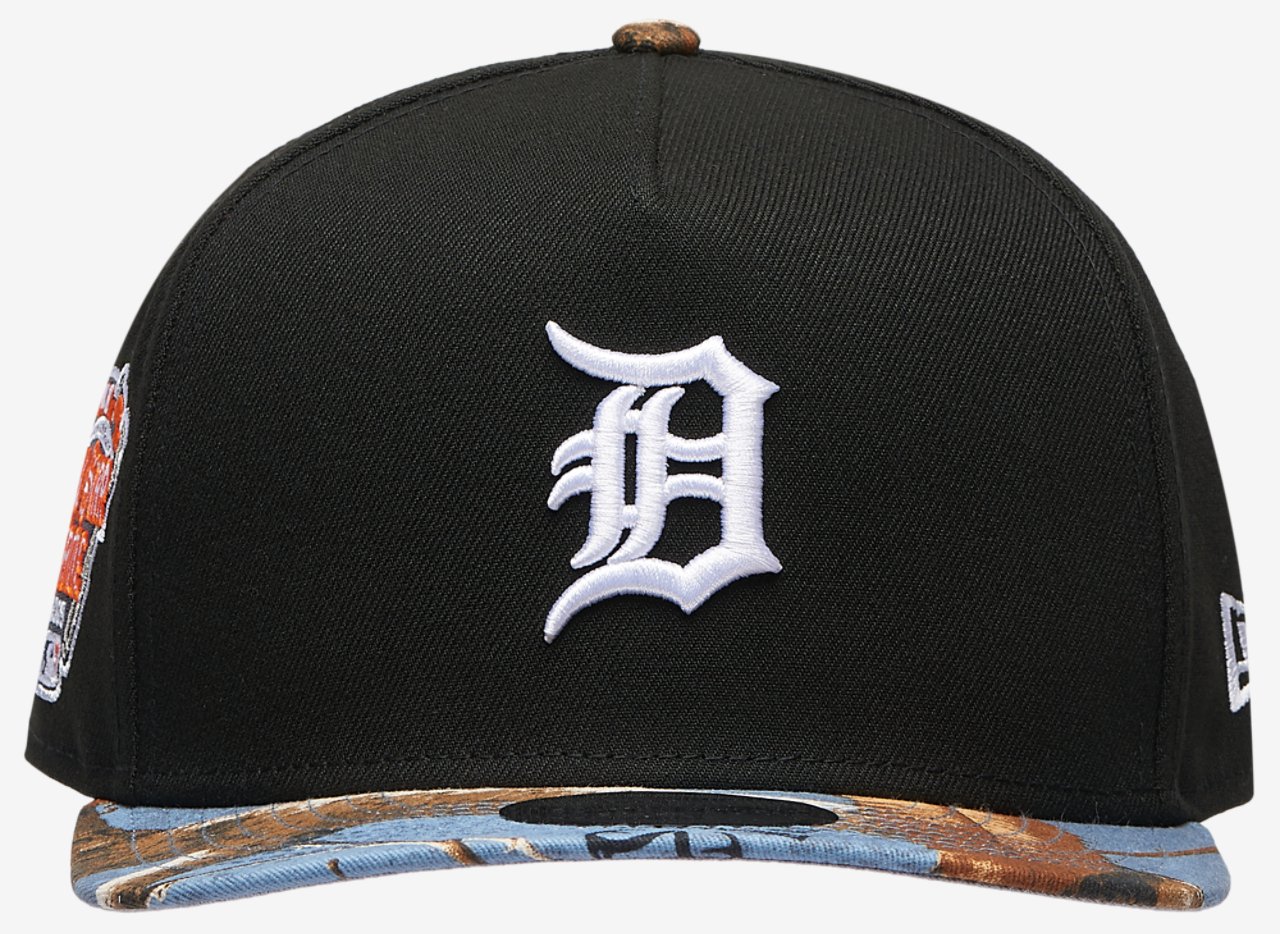 New Era Tigers 950AF RealTree Blue Cap Image 2 of 5. Tap to open photo gallery.