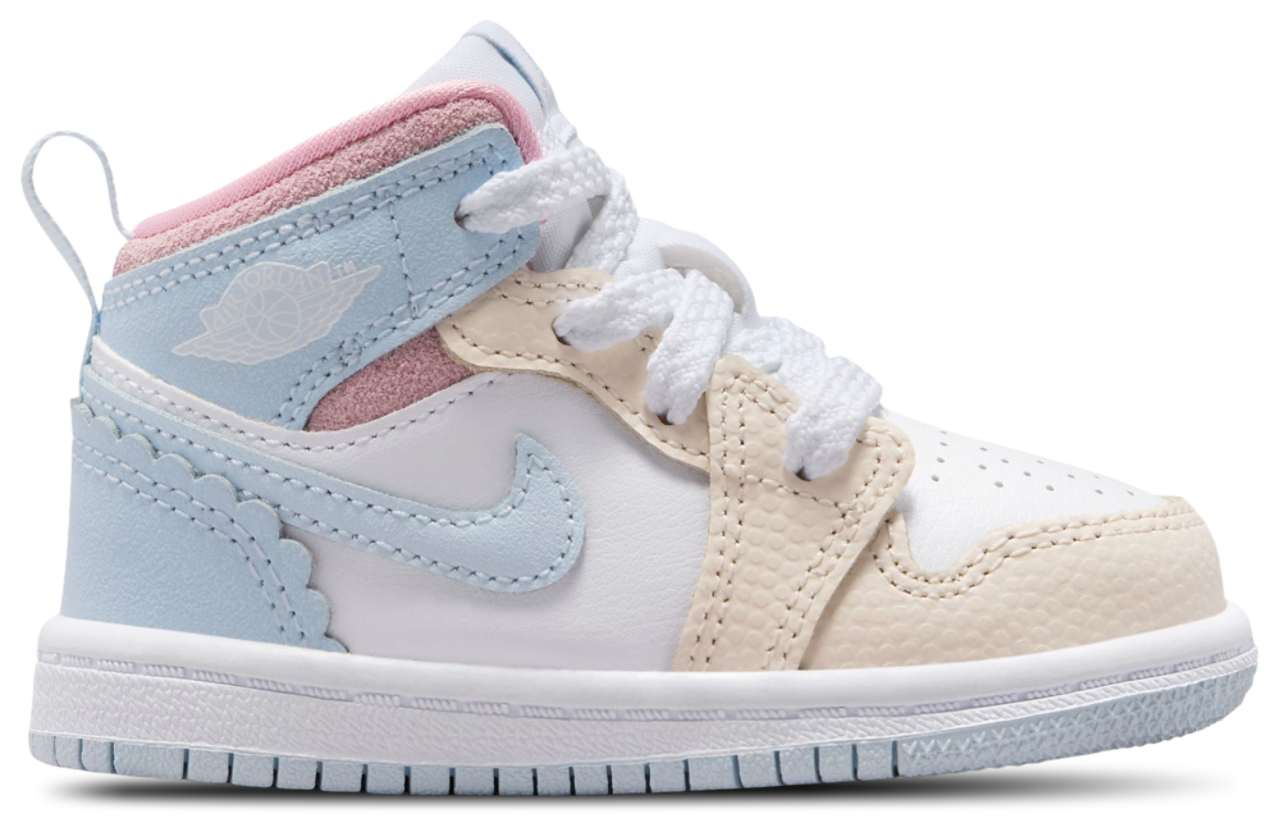 Jordan 1 Mid SE Fem  Image 1 of 5. Tap to open photo gallery.