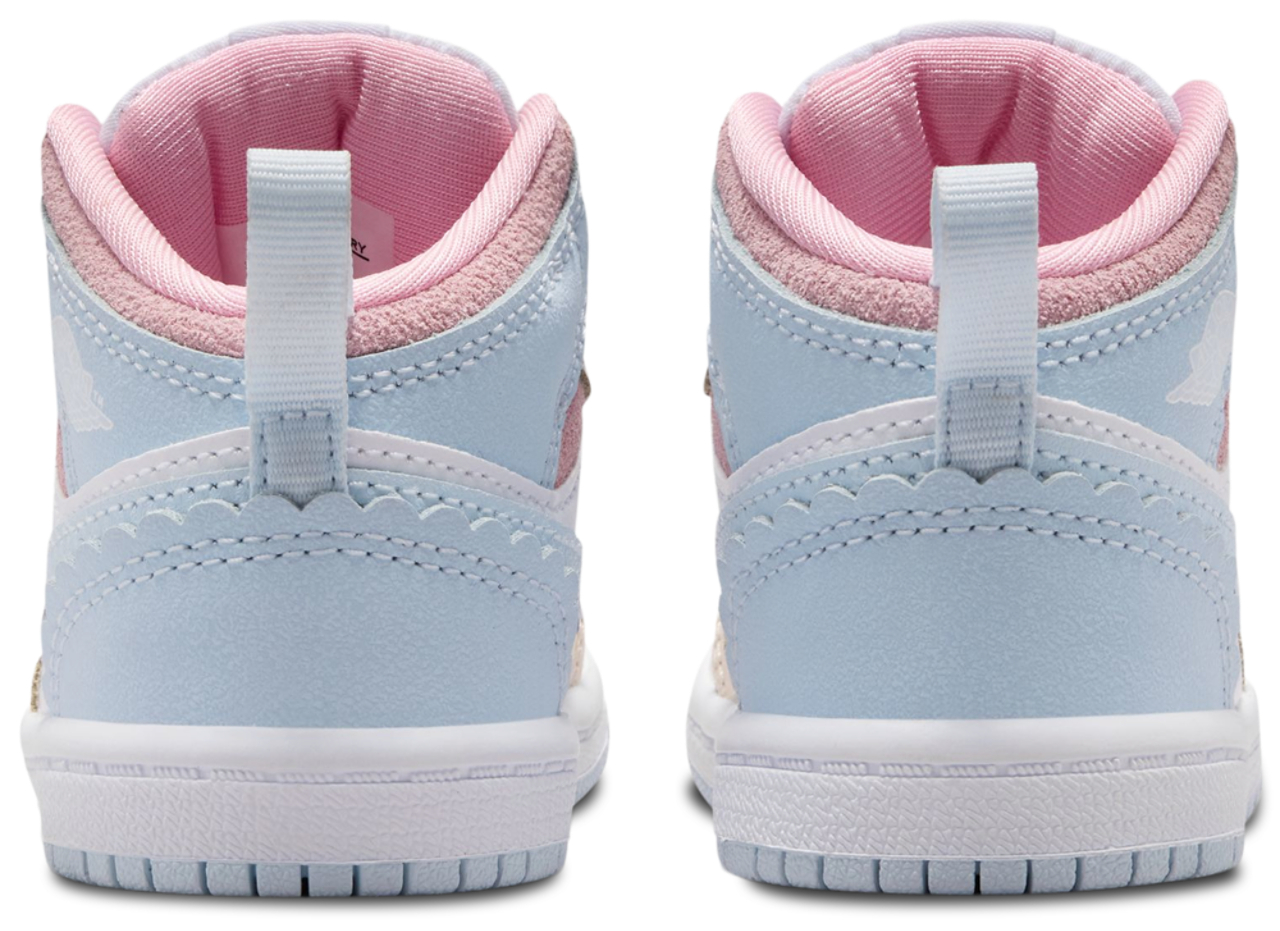 Jordan 1 Mid SE Fem  Image 3 of 5. Tap to open photo gallery.