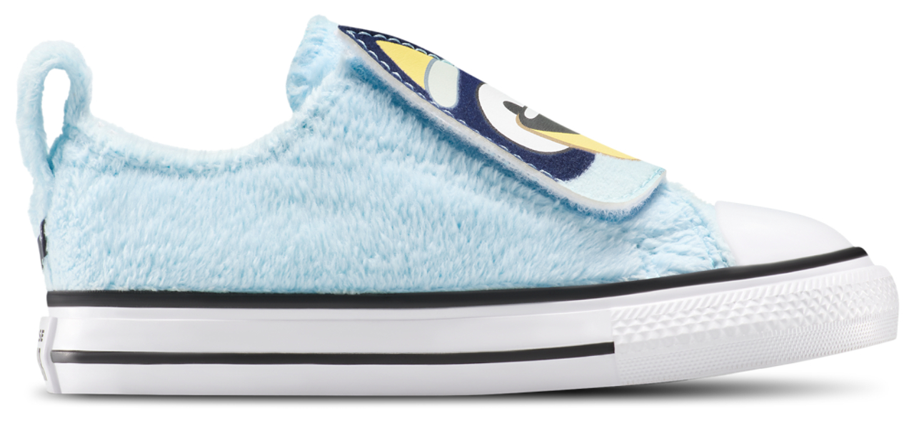 Converse Chuck Taylor All Star 2V Ox  Image 1 of 13. Tap to open photo gallery.