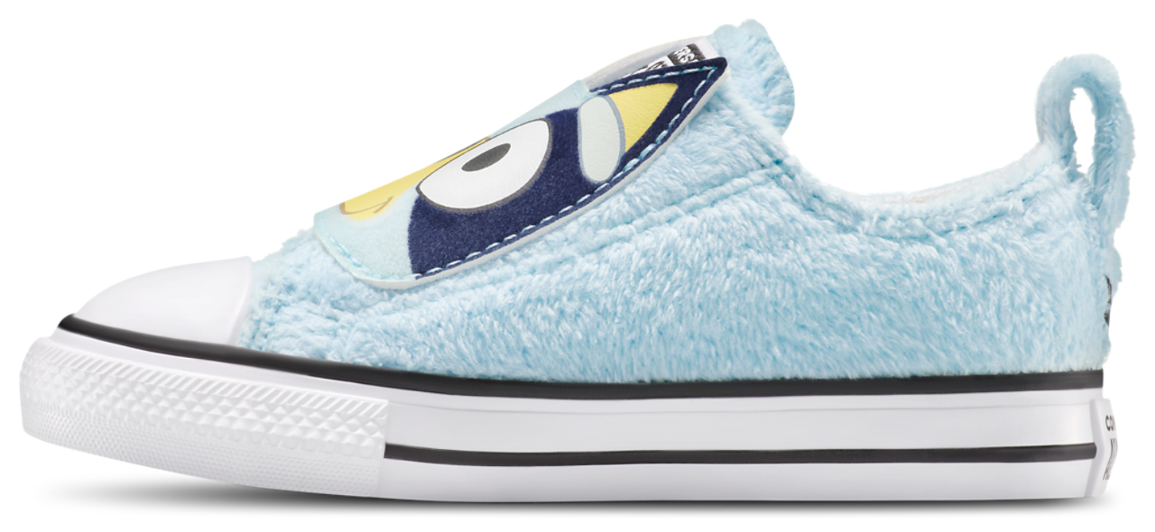 Converse Chuck Taylor All Star 2V Ox  Image 2 of 13. Tap to open photo gallery.