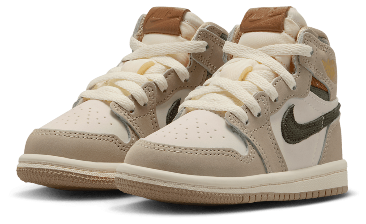 Jordan AJ1 Retro High OG Image 6 of 8. Tap to open photo gallery.